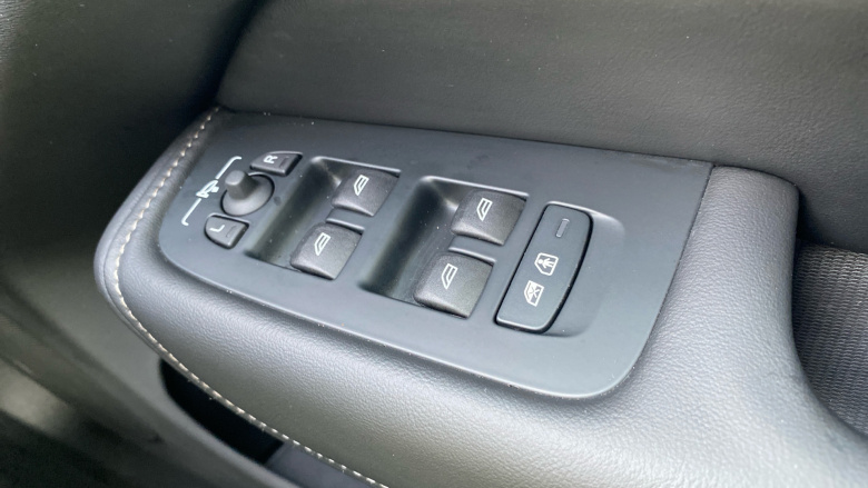 Volvo XC60 2.0 T8 [455] PHEV Ultra Dark 5dr AWD Geartronic Estate